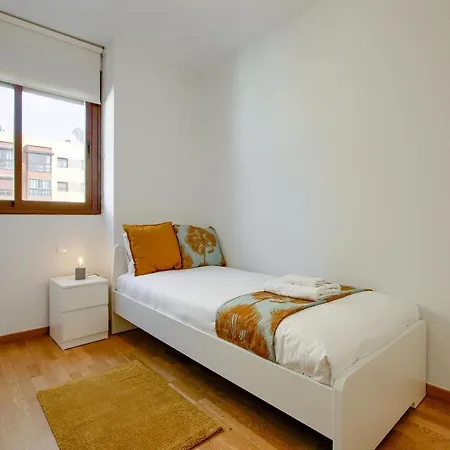 Charming Madrid Airport Apartment Exterior photo